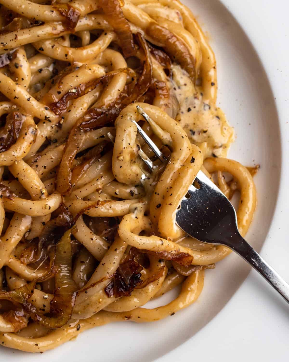 Cacio e pepe with caramelised onions